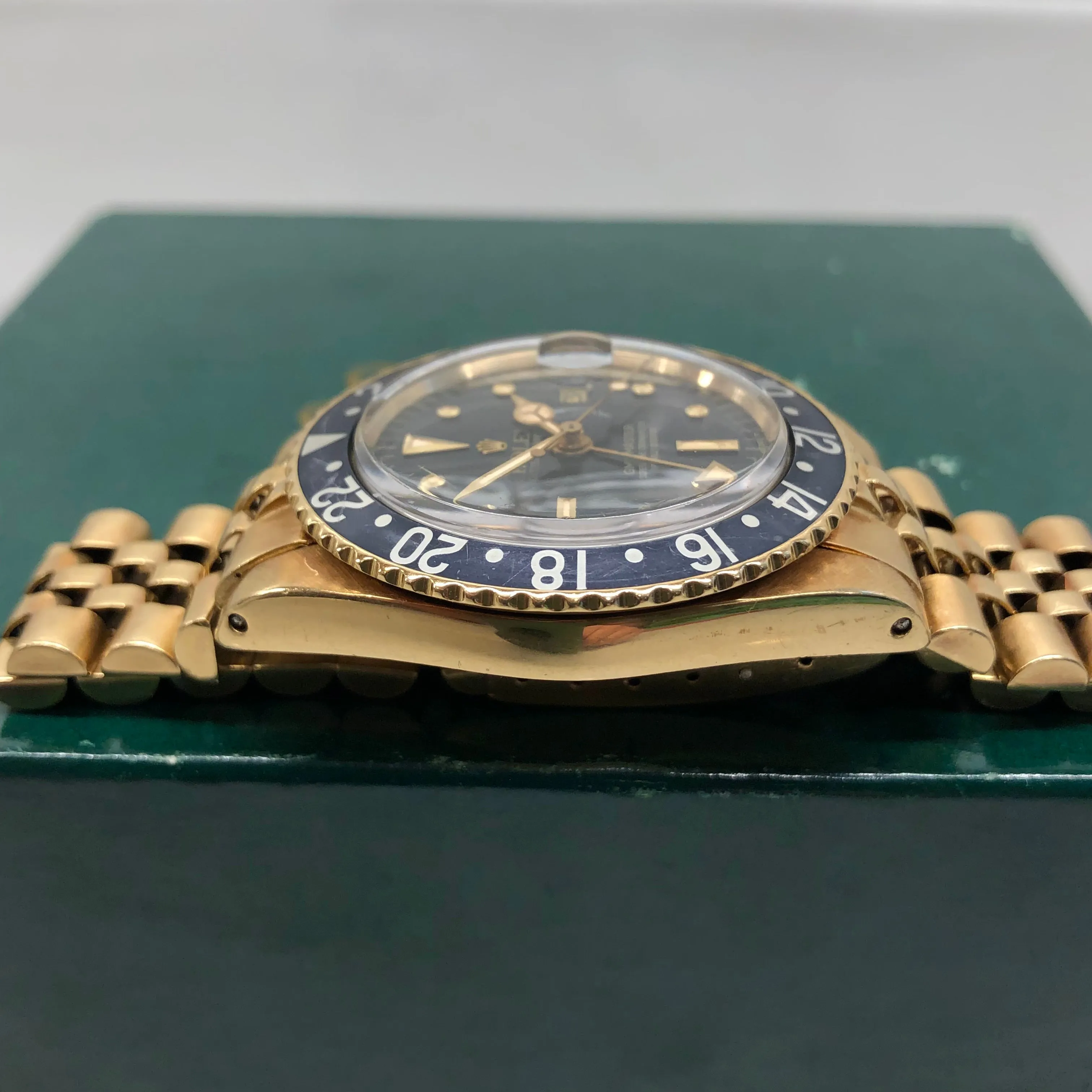 1969 Rolex GMT MASTER 1675 Black Nipple Dial 18K Yellow Gold Automatic Wristwatch